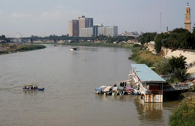 Iraq ferry sinking: at least 70 people drown in Mosul