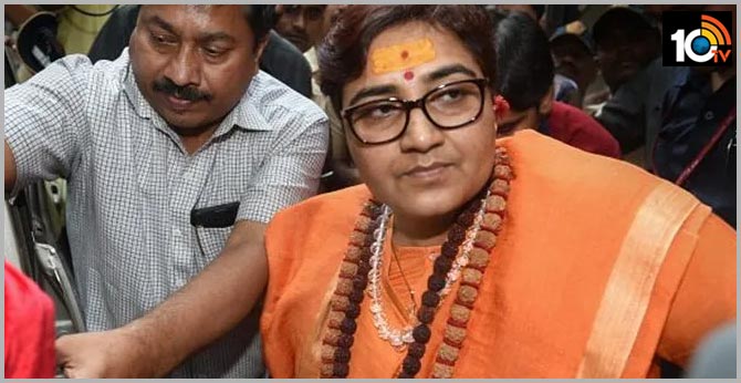 'Terrorist go back': NSUI workers heckle Pragya Thakur at University in Bhopal