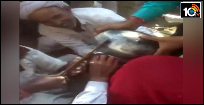 The head of the little boy stuck in the Pressure cooker