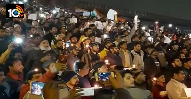 Watch: Protesters Singing National Anthem At Jama Masjid Moves Twitter