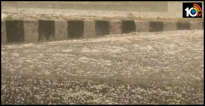 Heavy rain and hailstorm hit part of Delhi, visuals from near Kashmere Gate
