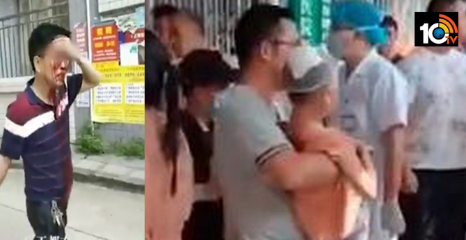 40 children and staff injured in knife attack on primary school in chian