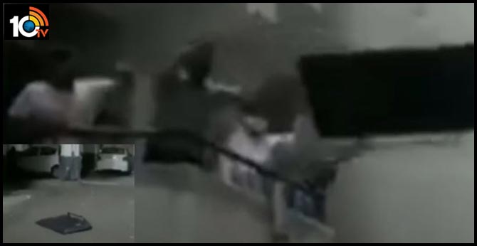 India-China Conflict..Surat people breaking china-made TV to protest against China.