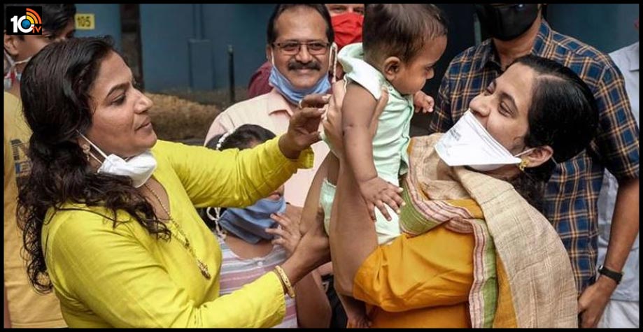 parents-test-corona-positive-kerala-lady-doctor-cares-for-six-month-baby1