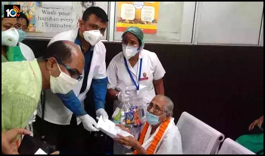 100-years-old-women-beats-corona-at-mahendra-mohan-choudhury-hospital