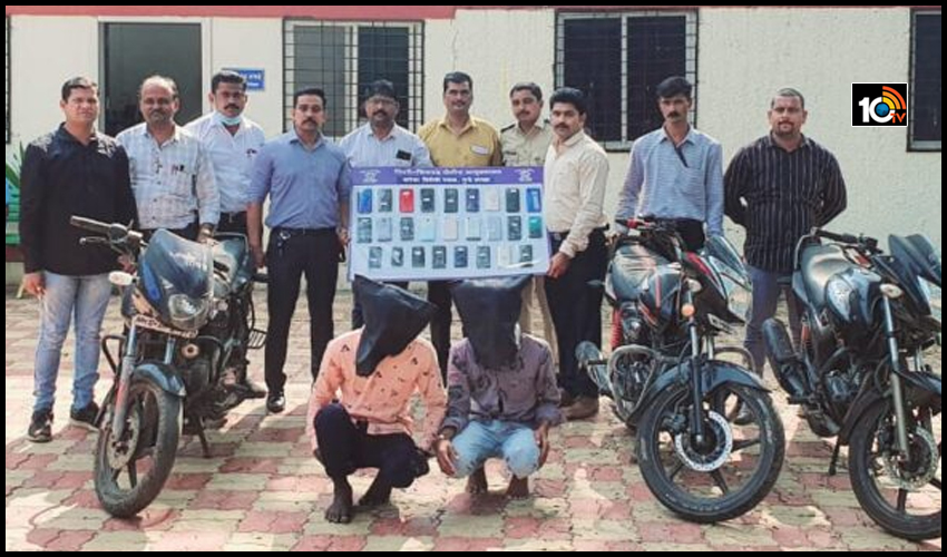 Two-Pune-Youth-steal-26-cell-phones-to-%